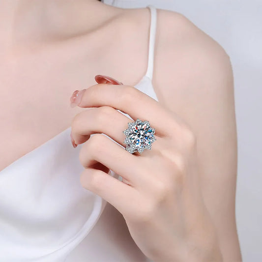 Lada 10-Carat Flower Moissanite Diamond Ring – A Bold Symbol of Romance