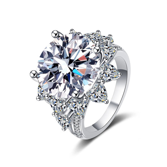 Lada 10-Carat Flower Moissanite Diamond Ring – A Bold Symbol of Romance