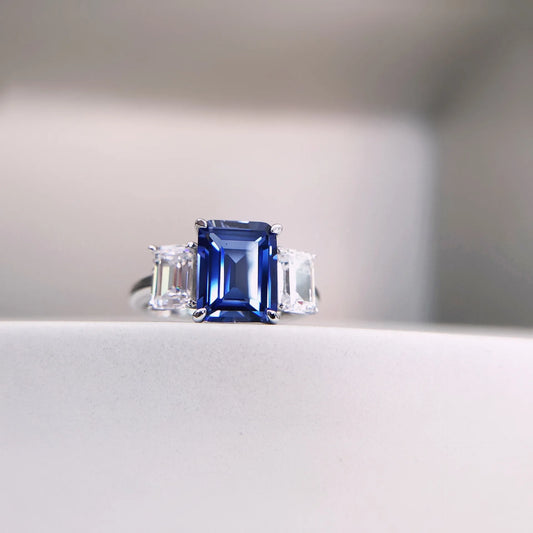 Oceanus 585 Platinum Emerald Blue Sapphire Ring – A Masterpiece of Royal Elegance